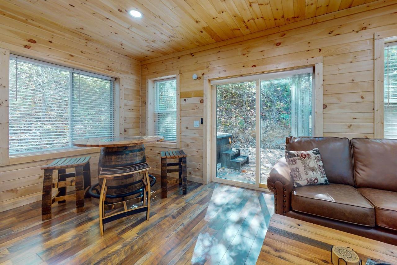 Whiskey Barrel Retreat Villa Сивиървил Екстериор снимка